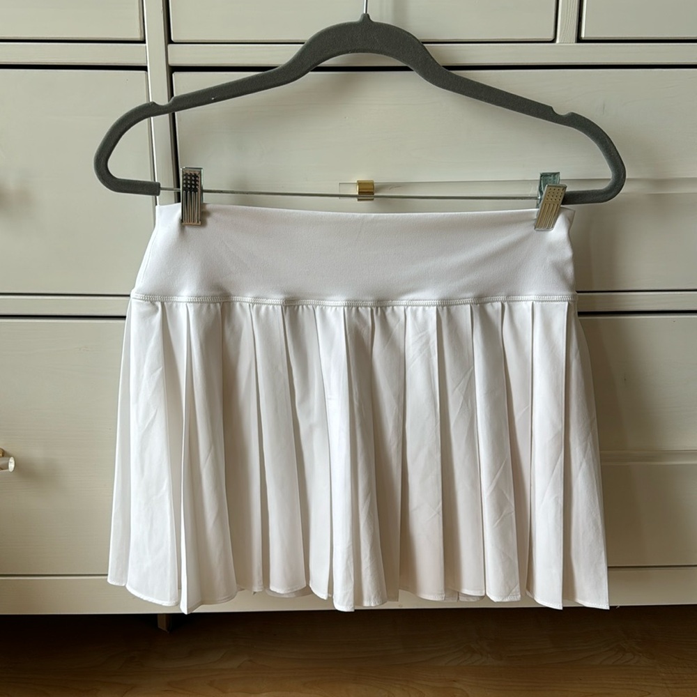New white pleated American eagle tennis skirt